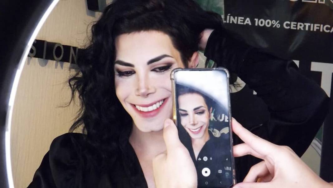 Michael Jackson'a benzemek için 40 bin dolar harcadı! Bakın neye benzedi... 13